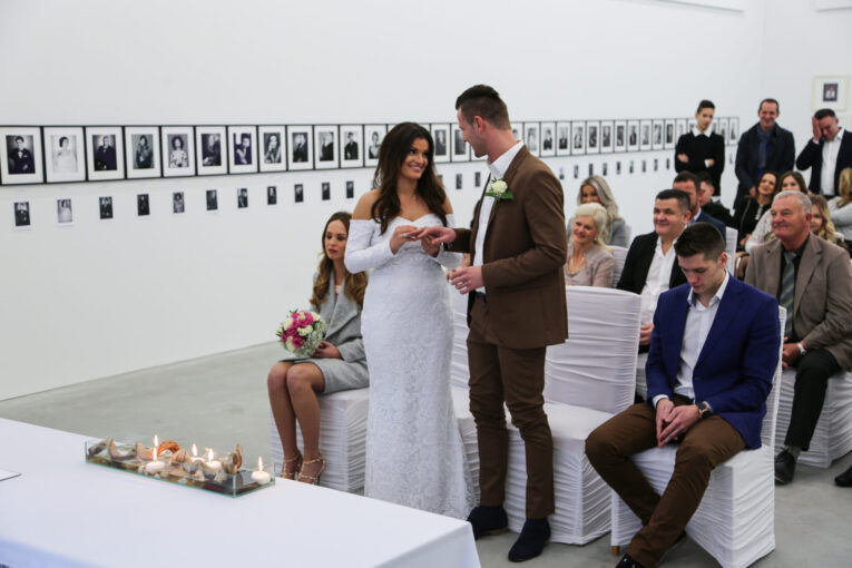 Hochzeit im Museum Angerlehner, Standesamtliche Trauung im Salon